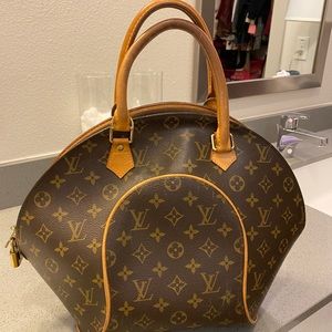 Louis Vuitton
Ellipse Bag Monogram Canvas PM